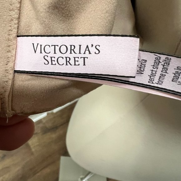 Victoria's Secret Full Coverage Bra Size 40DD - Picture 3 of 4